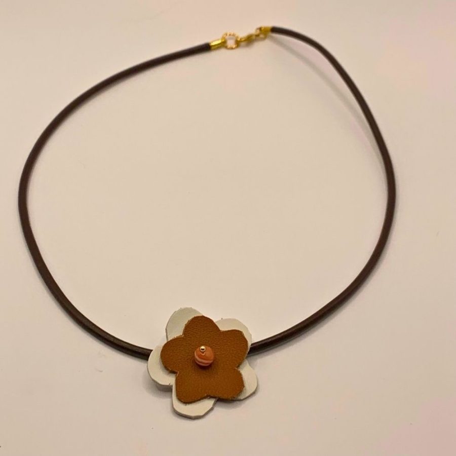 Collier ras de cou cuir "Fleur" Brun – Image 3