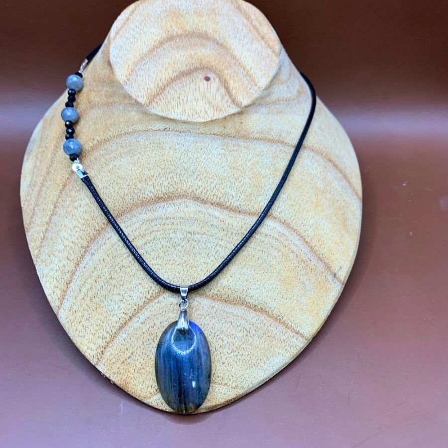 Pendentif labradorite bleu avec bélière 1