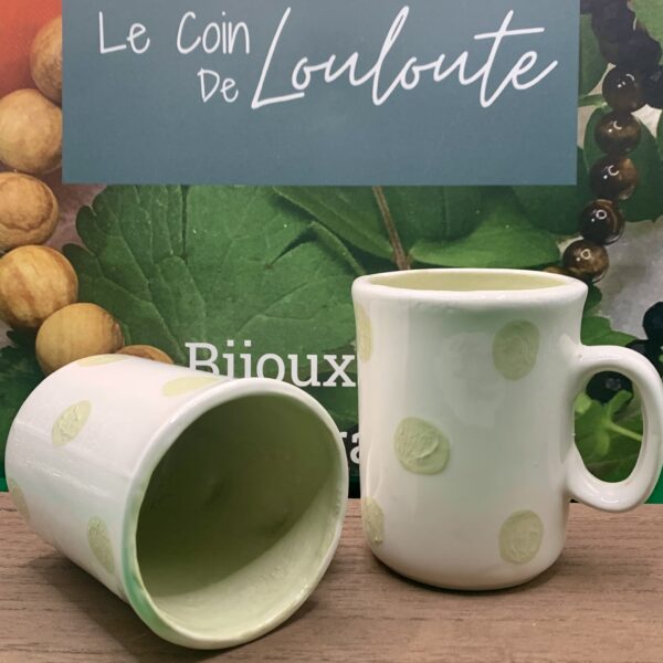 Tasse faïence thé ou café à pois verts