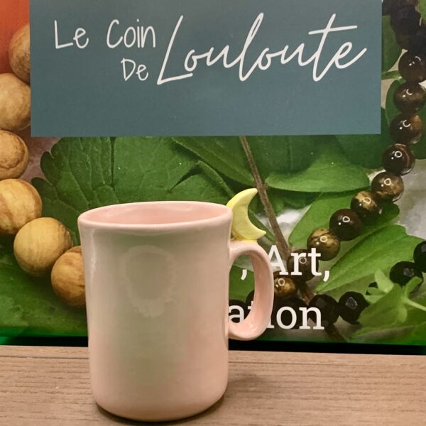 Tasse faïence thé ou café rose pâle lune jaune