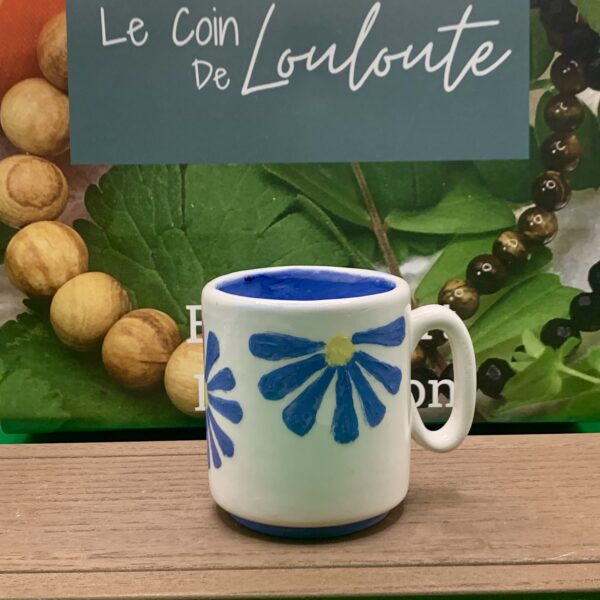 Tasse thé ou café fleurs bleues