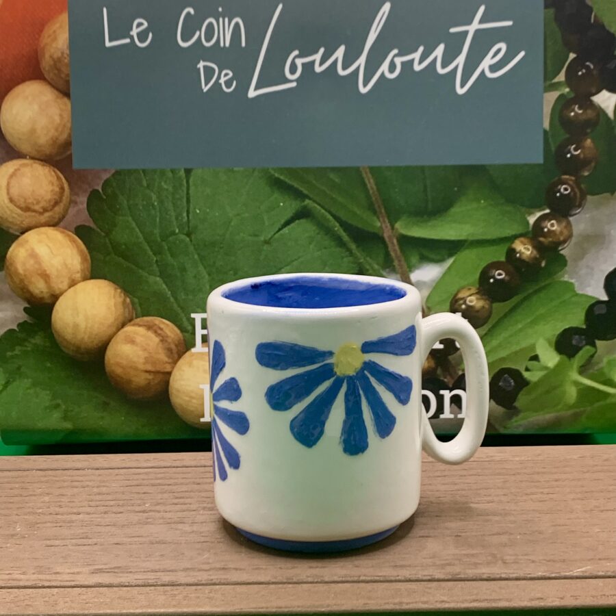 Tasse thé ou café fleurs bleues