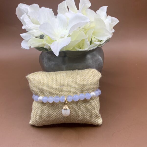 Bracelet calcédoine bleue et perle de culture